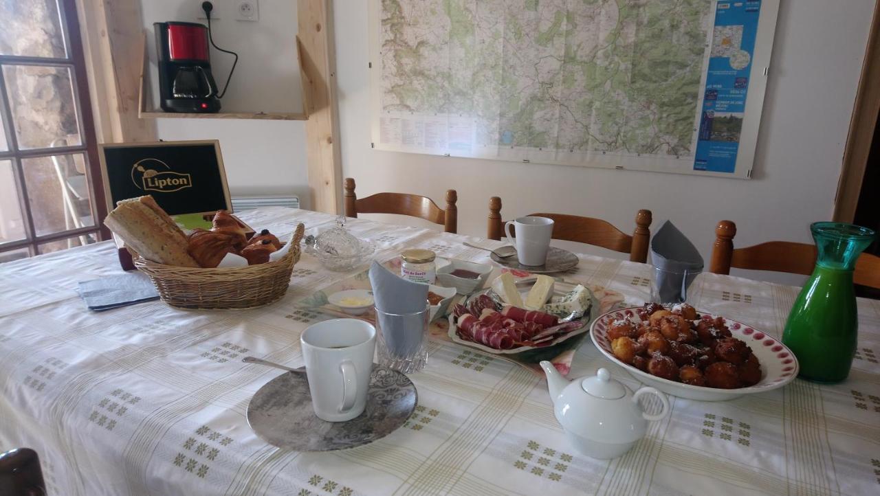 Bed and Breakfast La Ferme Du Crie Chaudeyrolles Exterior foto